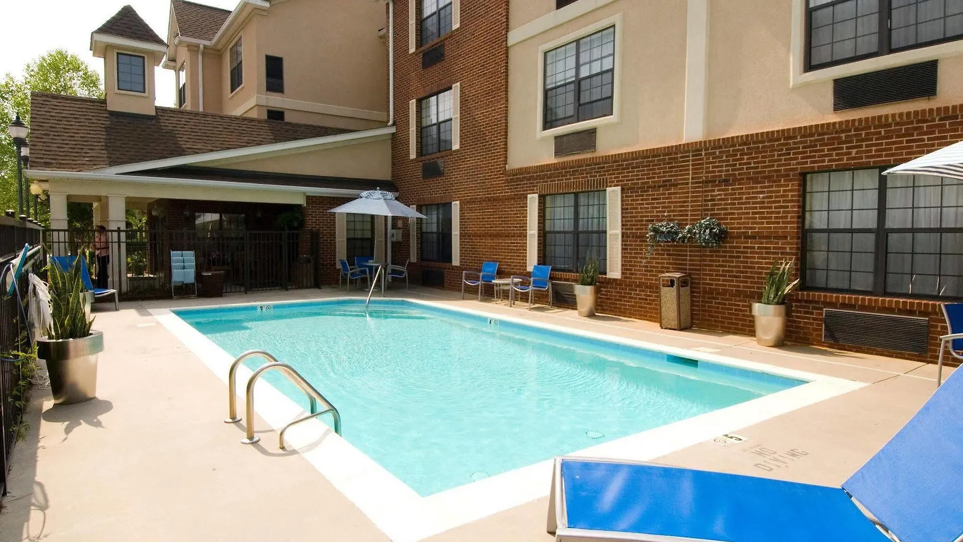 Towneplace Suites Charlotte University Research Park 3*,